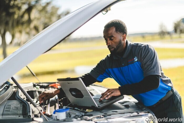 El CEO de Ford, frustrado porque no puede cubrir 5.000 puestos de mecánico que pagan 120.000 dólares | Carscoops